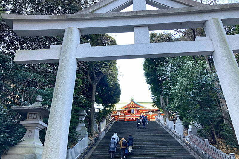 日枝神社、めっちゃ坂を下ってきたのに、再びこんなに会談を登る羽目になるとは、、、